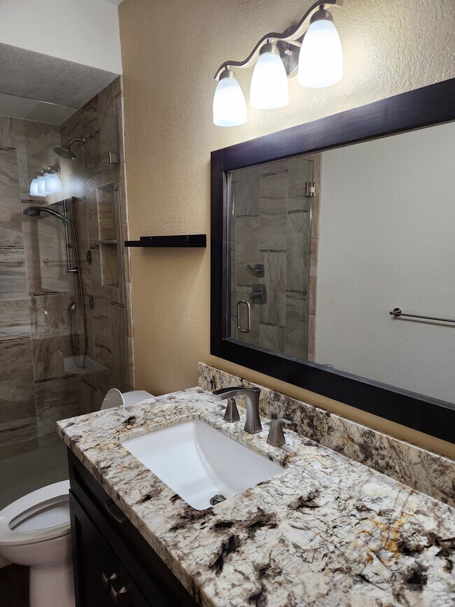 Master bath - 5640 E Bell Rd
