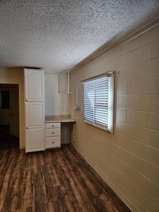 Plenty of pantry - 204 8th St