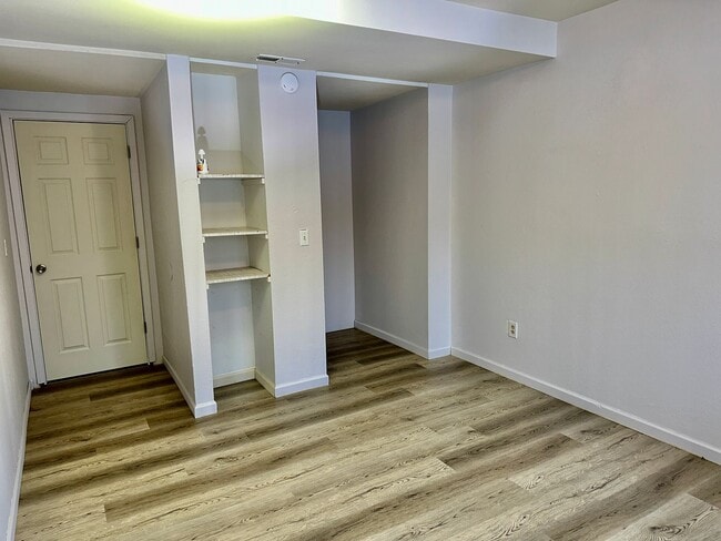 Building Photo - LIFE IS BETTER AT THE LAKE!