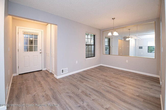 Building Photo - 506 Daffodil Dr