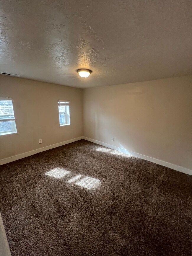 Building Photo - 2975 Madison Ave