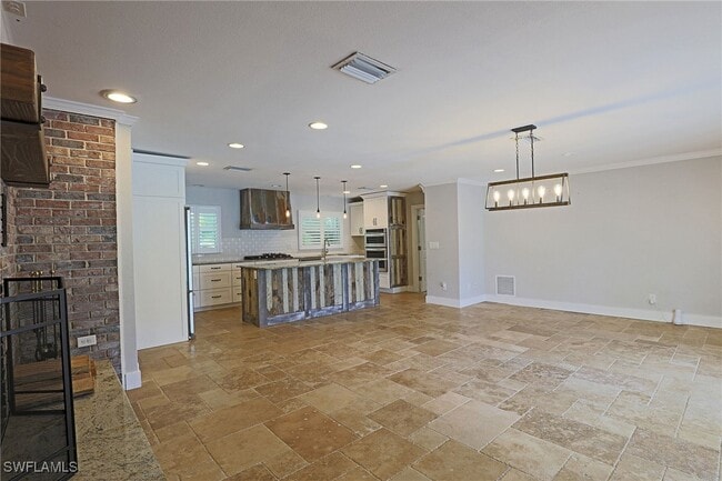 Building Photo - 1352 Shadow Ln