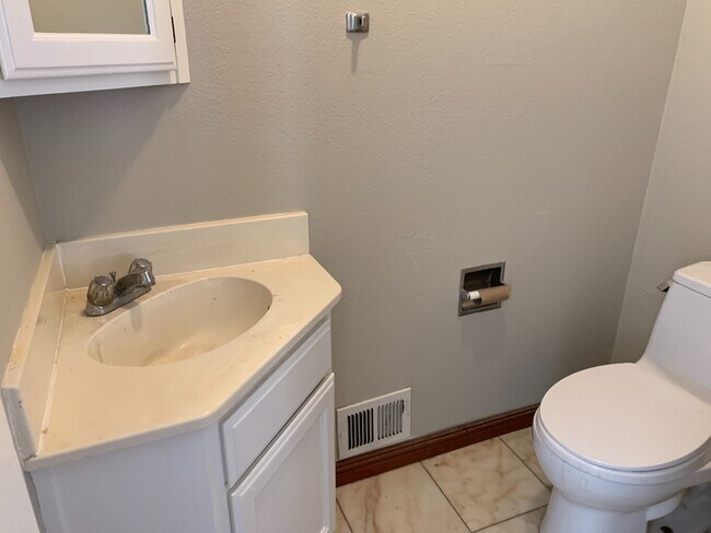 Building Photo - Beautiful Pittsburg Home