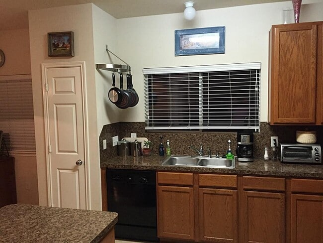 Building Photo - Adorable home with lots of upgrades!