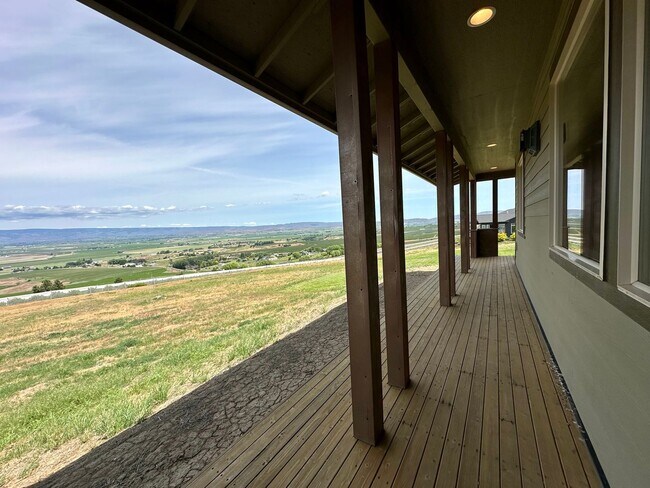 Building Photo - House On the Hill with Beautiful Views!