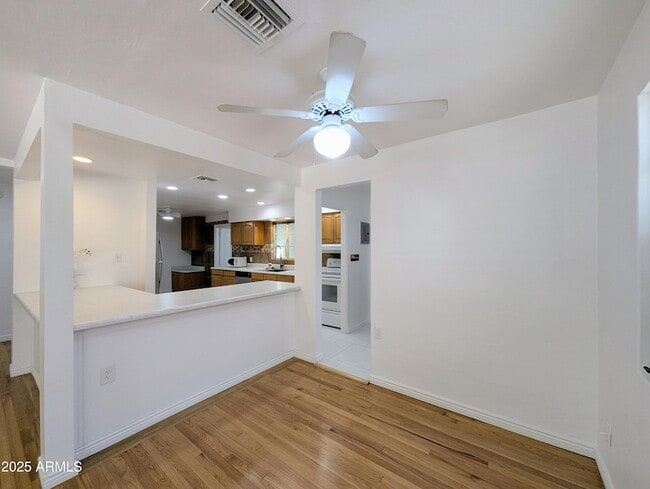 Building Photo - 2443 E Earll Dr