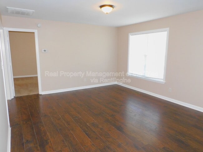 Building Photo - 814 Carrieland Dr