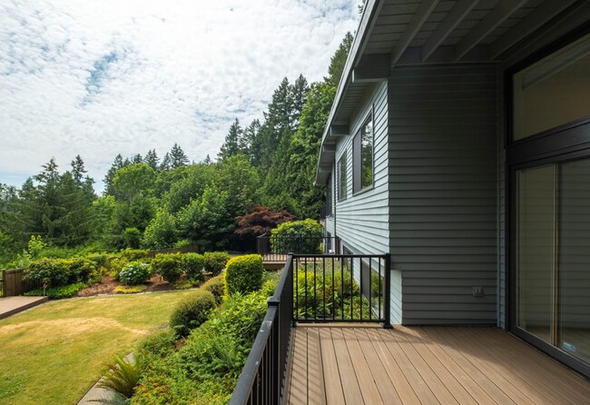 Building Photo - Elegant 4 bed home with Lake Sammamish Vie...