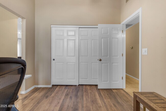 Building Photo - 1823 W Remington Dr