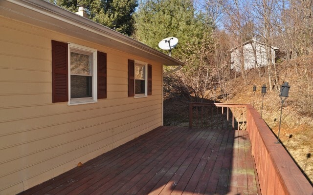 Building Photo - Student-friendly Split Level Home Located off Brown's Chapel Road