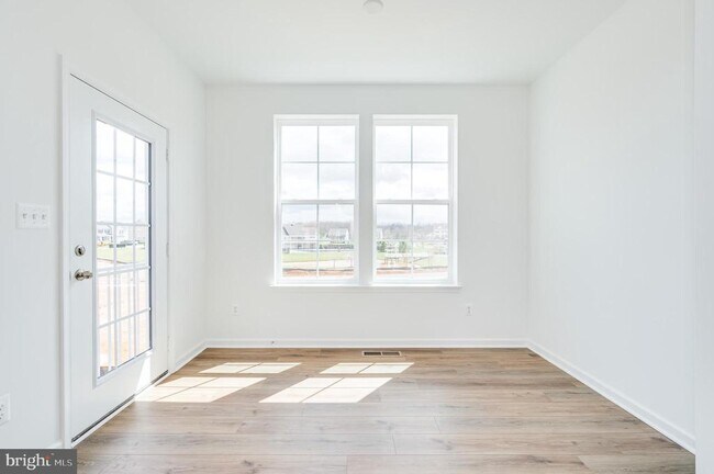 Building Photo - 301 Hillsdale Pl