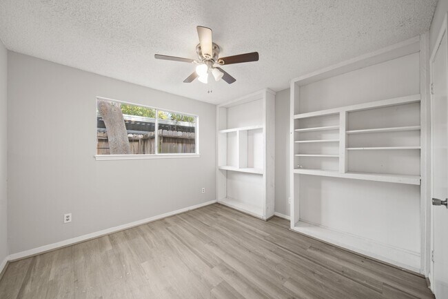 Building Photo - 9393 Westwood Village Dr