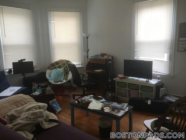 Building Photo - 254 Windsor St