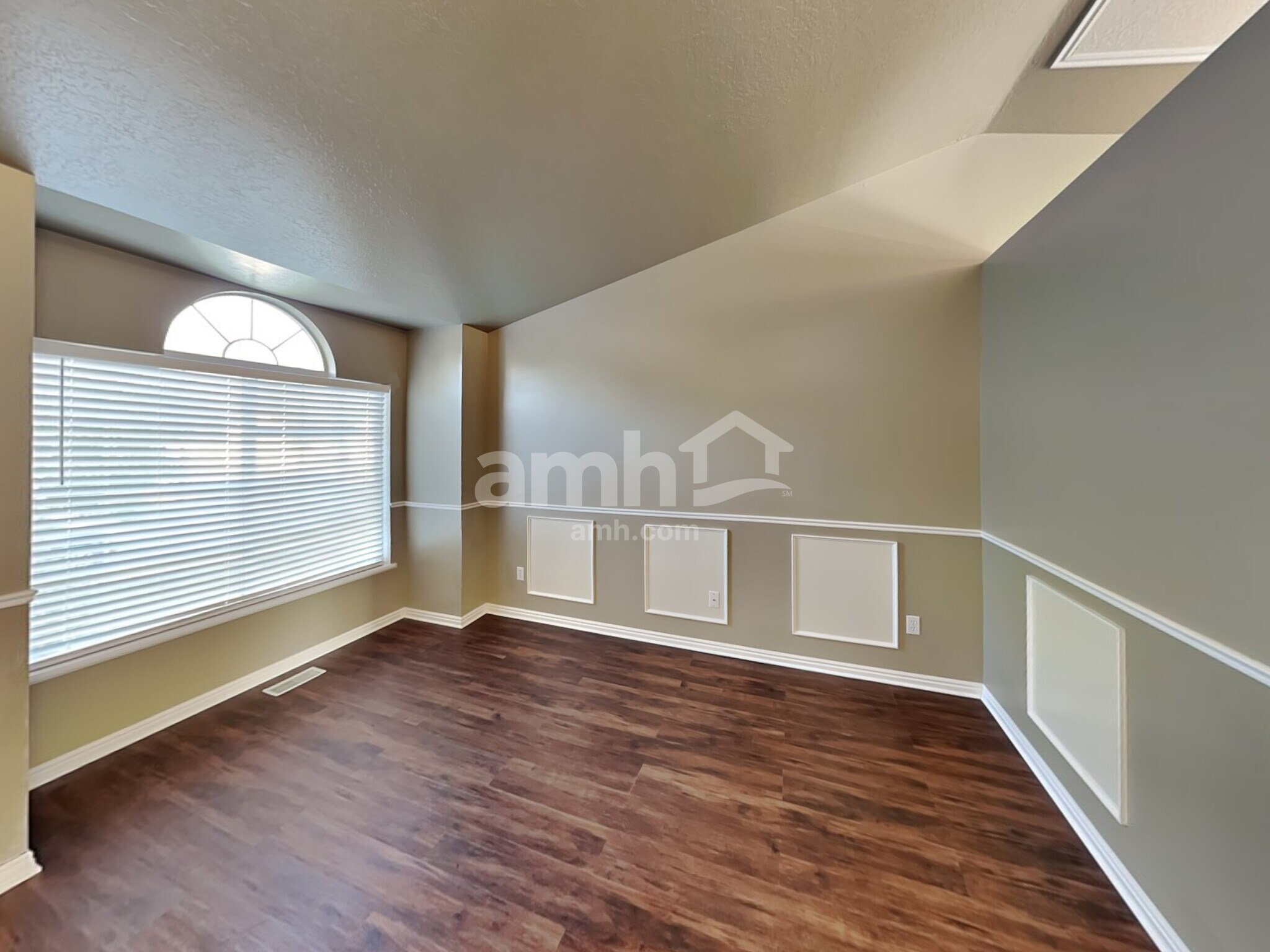 Building Photo - 307 S 1050 E