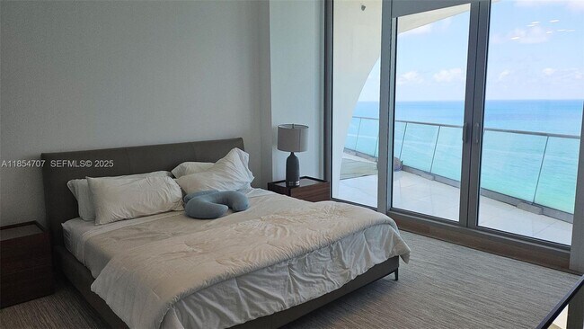 Building Photo - 16901 Collins Ave