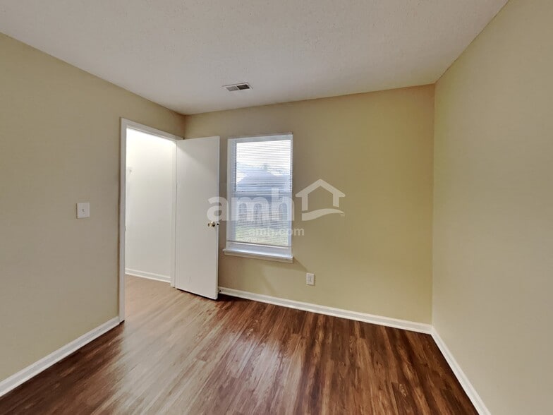 Building Photo - 414 Polaris Dr