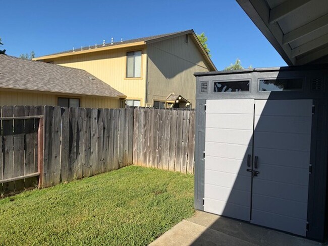 Building Photo - 2556 Sabre Ct