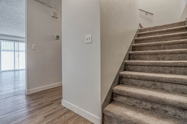Building Photo - 310 NE 85th St