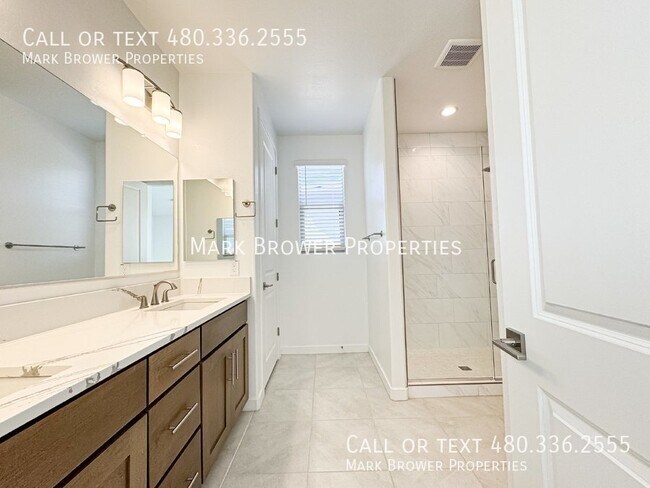 Building Photo - 72 S 157th Ln