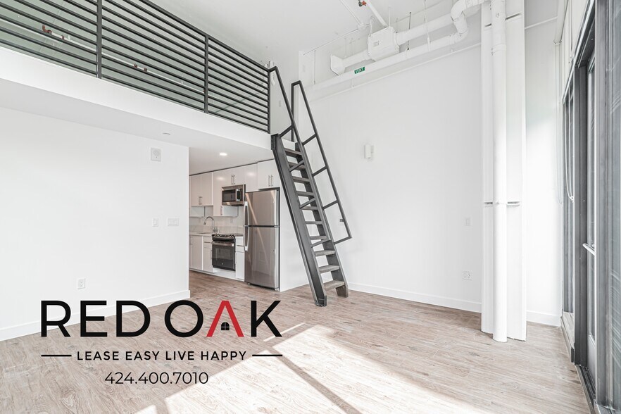 Building Photo - 1860 N Western Ave