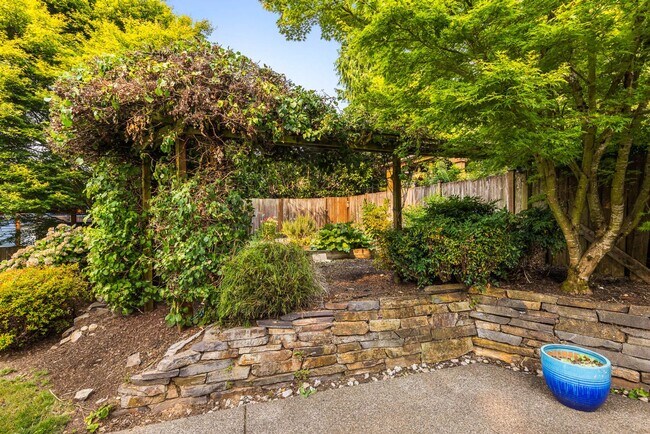 Building Photo - Finn Hill Home with Large Entertaining Patio & Backyard