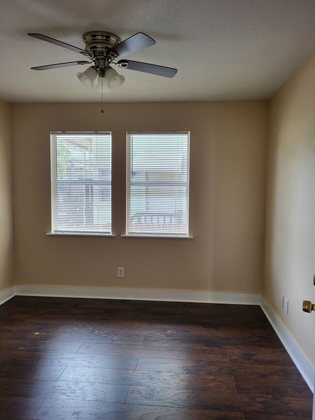 Building Photo - Downtown Rental