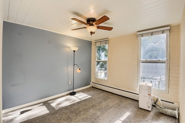 Building Photo - 2 Bedroom condo in Denver