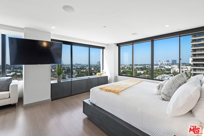 Building Photo - 10724 Wilshire Blvd