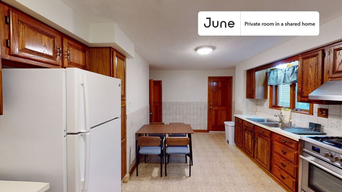 Building Photo - Room in Shared 5 bed/1 bath home in Somerville
