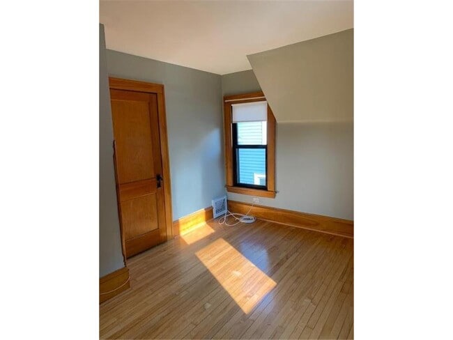 Building Photo - 522 View St