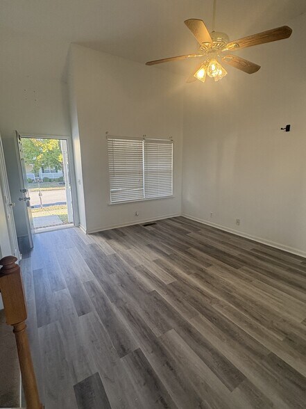 Building Photo - 7165 Legacy Dr