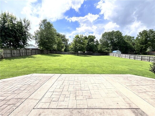 Building Photo - 208 Tunbridge Dr