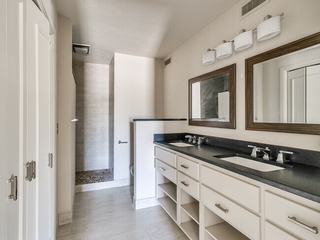 Building Photo - 3063 W Wilshire Blvd