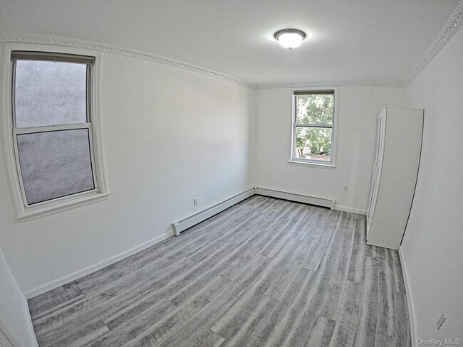 Building Photo - 40-24 Aske St
