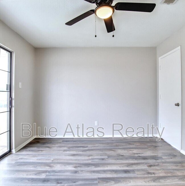 Building Photo - 2302 Indigo Ln