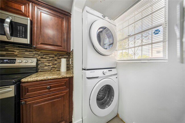 Building Photo - 1780 W 56th Terrace