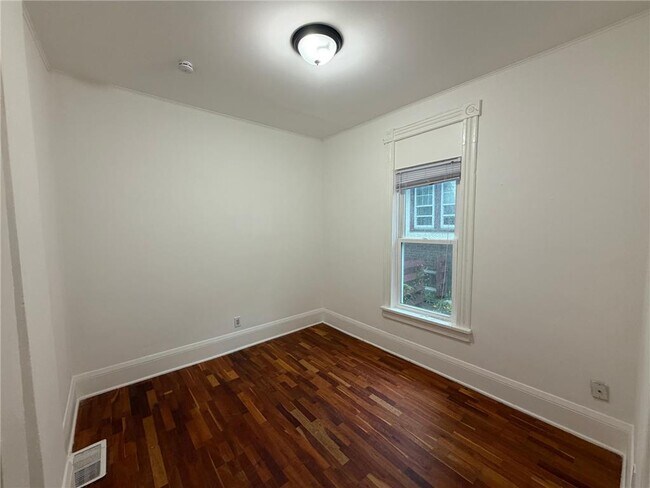Building Photo - 3023 N Queen Ave