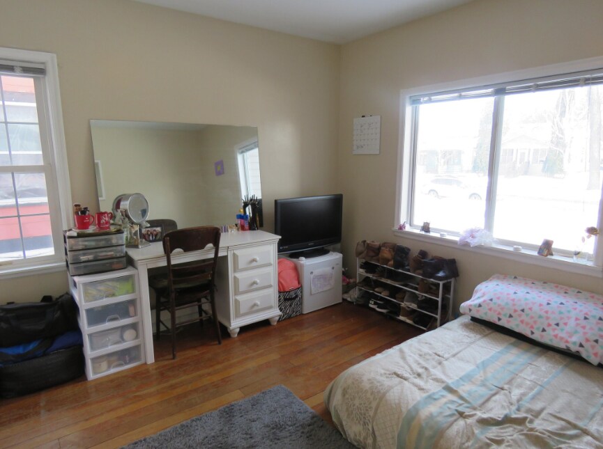 first floor bedroom - 720 3rd St N