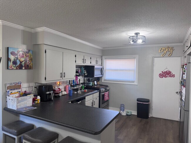 Building Photo - 102 Gracie St