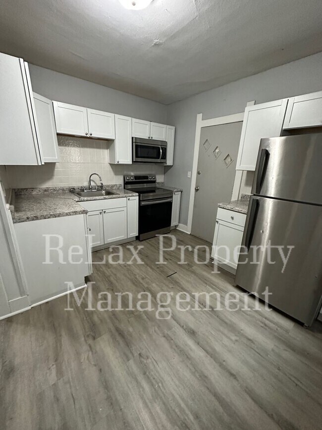 Building Photo - Single Family Home in Waukesha