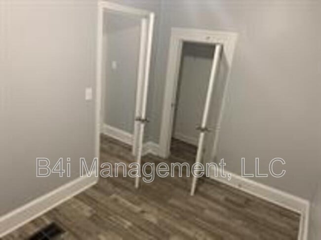 Building Photo - 205 Porter St SW