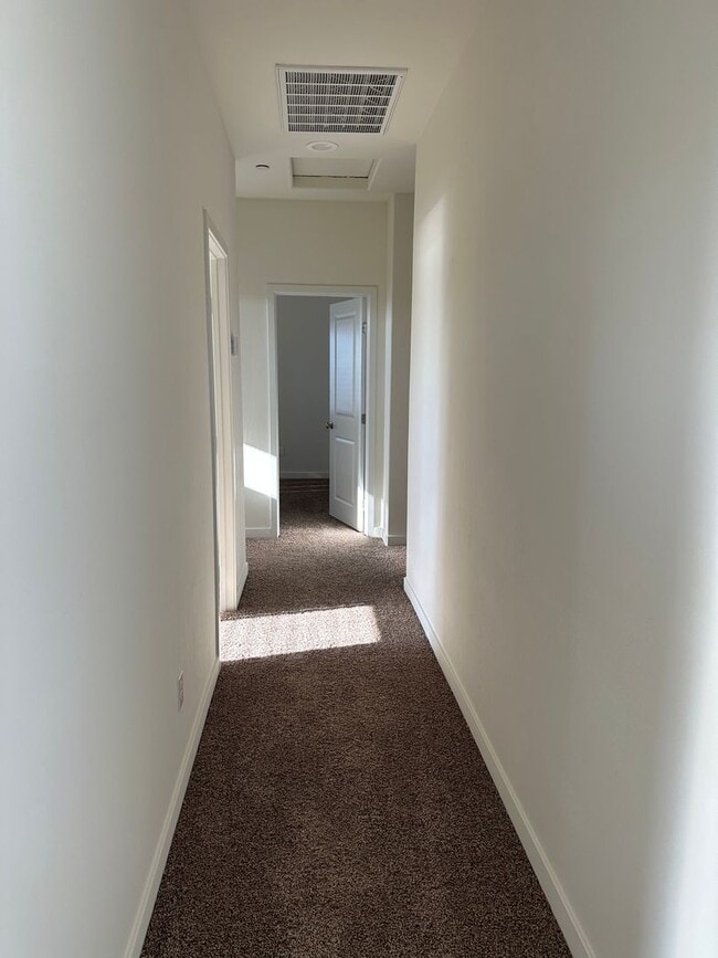 Building Photo - 8900 Brown Hills Dr