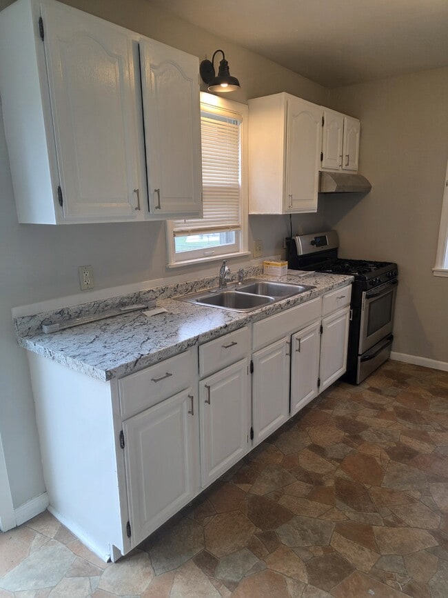 Building Photo - 3439 Cleveland St NE