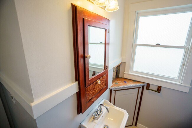 Building Photo - Awesome craftsman style house features 1 bedroom, 1 bathroom House In Oakland’s Laurel District