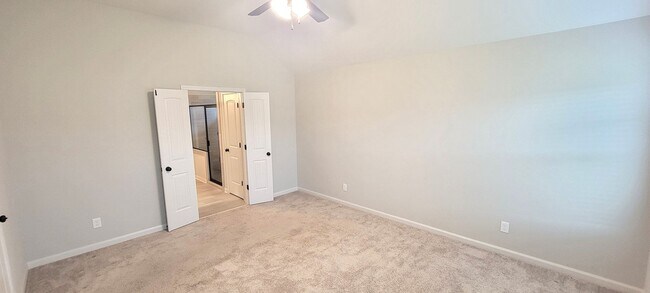 Building Photo - 844 Hedgefield Way