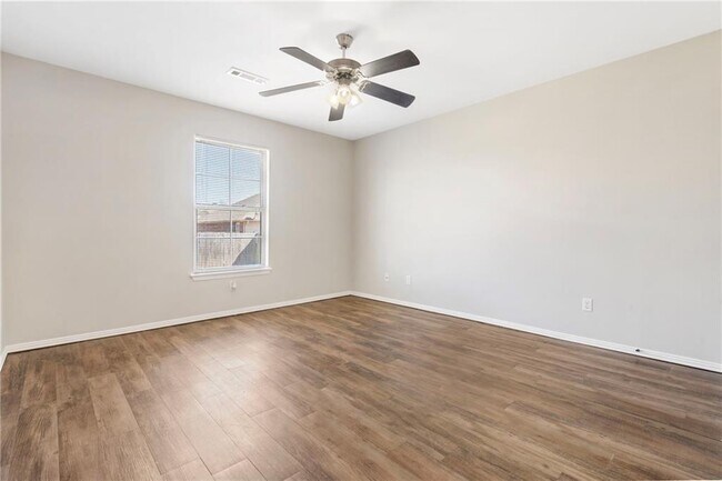 Building Photo - 103 Foxglove St