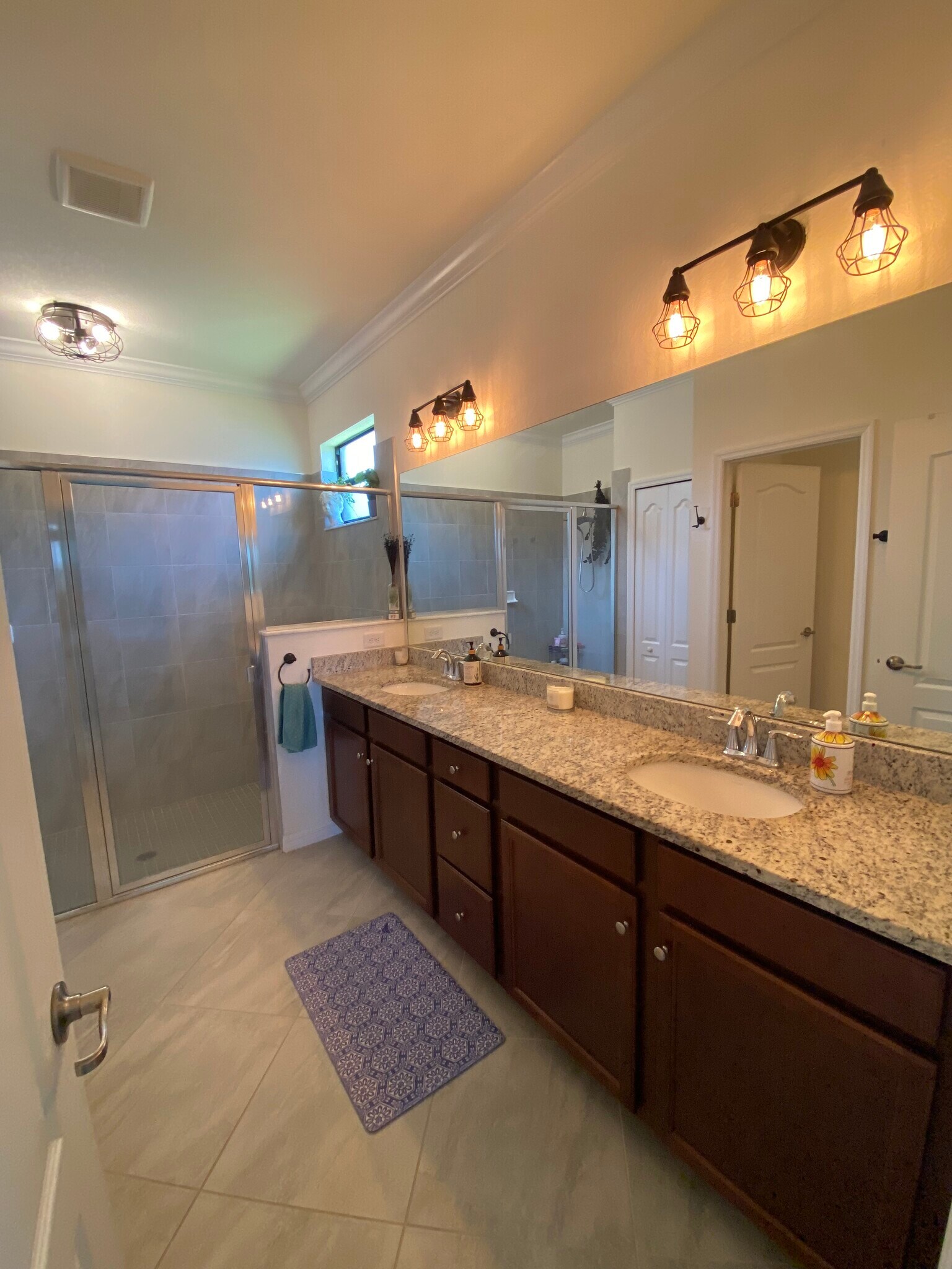 Building Photo - 14215 Vindel Cir