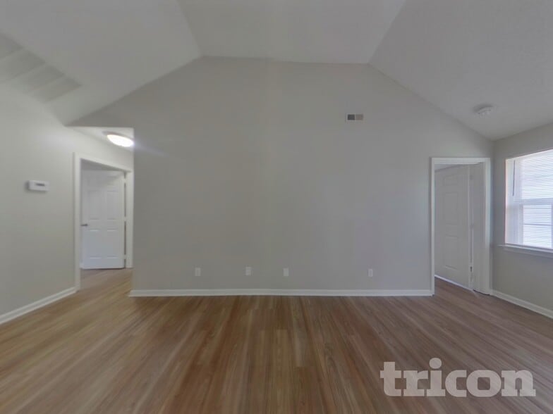 Building Photo - 2736 Daffodil Dr