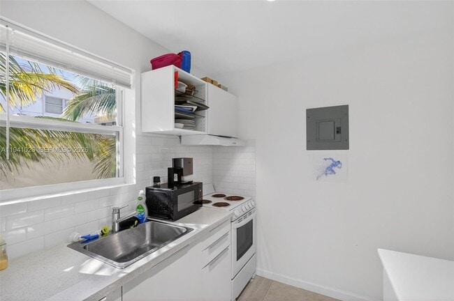 Building Photo - 3676 Oak Ave