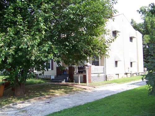 Building Photo - 806 W Walnut St